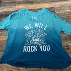 Short sleeve queen shirt with cut outs